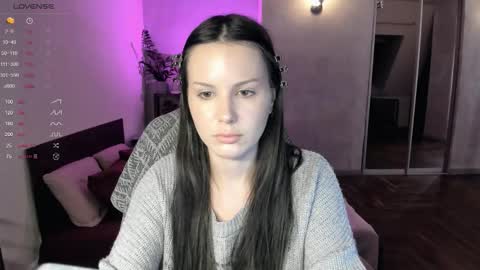 Snapshot of yourher0in chatting on October 8, 2:12 pm Aida online show from October 8, 2:12 pm