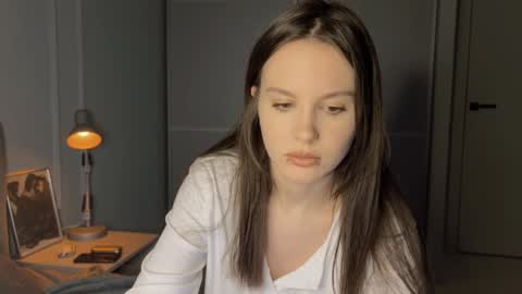 Snapshot of yourher0in chatting on January 22, 1:21 pm Aida online show from January 22, 1:21 pm