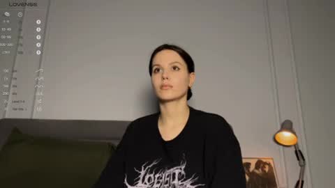 Snapshot of yourher0in chatting on February 21, 1:44 pm Aida online show from February 21, 1:44 pm