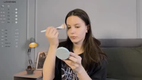 Snapshot of yourher0in chatting on February 21, 10:39 am Aida online show from February 21, 10:39 am