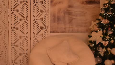 Snapshot of yourmidnightcoffee chatting on December 12, 7:48 pm Sarah online show from December 12, 7:48 pm