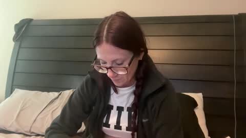 Snapshot of yourstrulylivy chatting on September 18, 4:22 pm yourstrulylivy online show from September 18, 4:22 pm