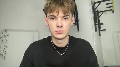 yoursweetyguy online show from December 19, 3:40 pm