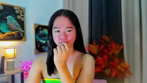 yourtinybunny online show from November 15, 6:37 am