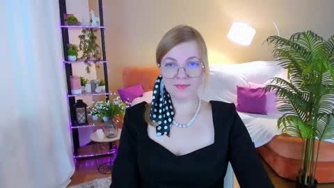 Snapshot of youruniverserr chatting on October 8, 6:08 am Alice online show from October 8, 6:08 am