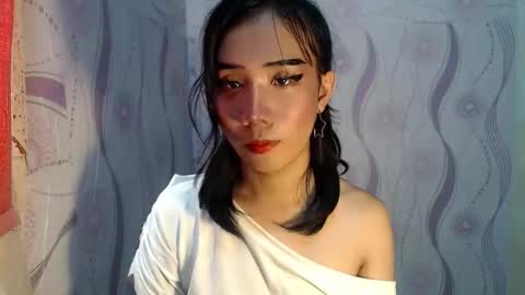 yourwife_material99 online show from April 7, 5:20 am