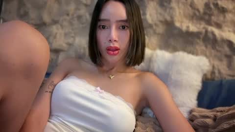 YowgineTheGreat online show from June 4, 10:21 am
