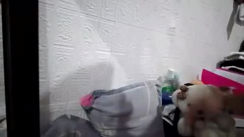 yrlittle_baby online show from April 12, 10:30 am