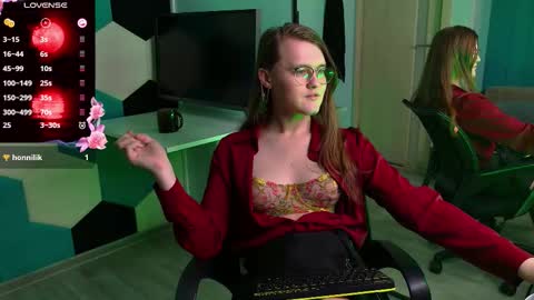 Yuko online show from November 28, 3:41 pm