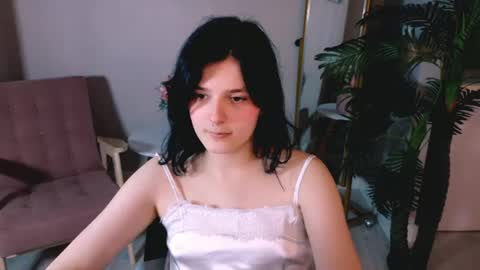 Yumi online show from April 12, 2:10 pm