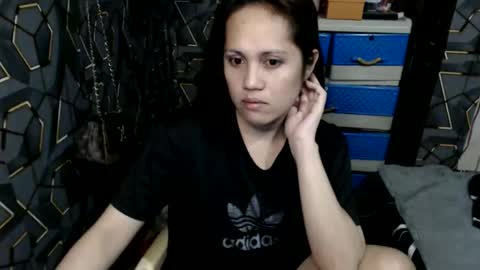 yumi online show from February 15, 3:33 pm