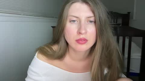 yumiandwolf online show from February 21, 4:48 am