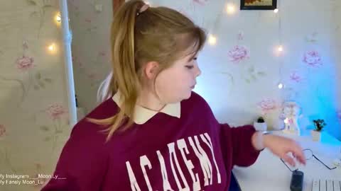 Polly online show from November 3, 5:03 pm