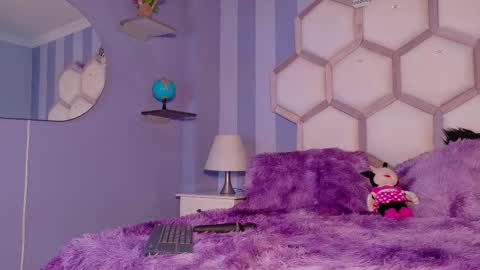 yvi online show from March 28, 2:51 pm