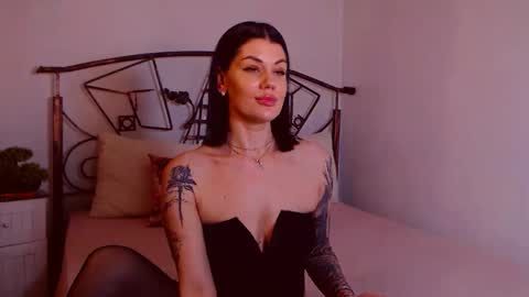 I V Y   online show from January 18, 12:19 am