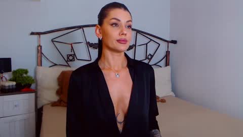 Snapshot of yvonneeverlee chatting on March 4, 9:00 pm I V Y   online show from March 4, 9:00 pm