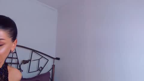 Snapshot of yvonneeverlee chatting on September 23, 9:10 pm I V Y   online show from September 23, 9:10 pm