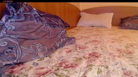 Snapshot of yzza_suave chatting on February 23, 2:35 pm yzza_suave online show from February 23, 2:35 pm