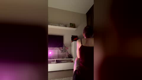 lia online show from December 18, 6:14 pm