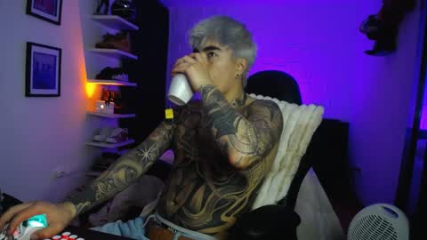 zac_muller1 online show from May 24, 12:29 am
