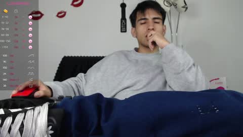 Snapshot of zack_xtreme chatting on February 24, 11:43 am Xavi online show from February 24, 11:43 am