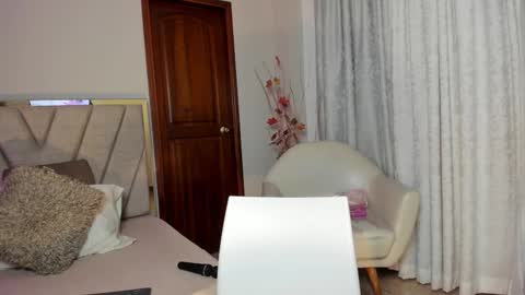 zamira_taylor online show from March 14, 1:31 am