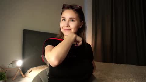 Emilia online show from October 2, 1:04 am