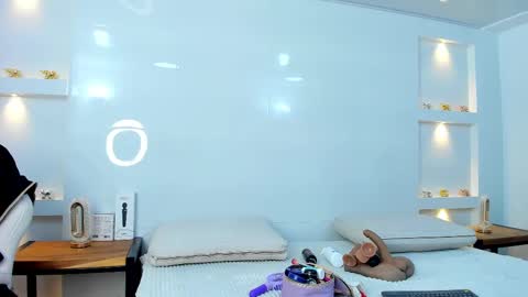 Zenda Evans online show from September 11, 4:47 am