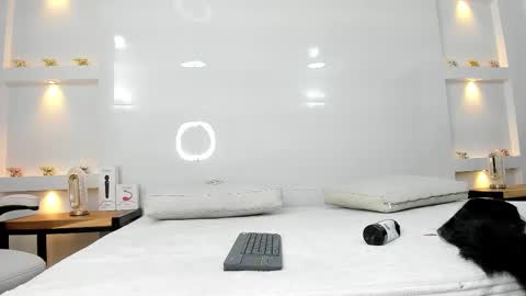 Zenda Evans online show from February 5, 4:16 am