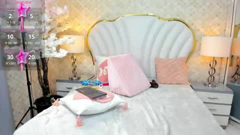 zendayarosse online show from March 6, 12:20 am