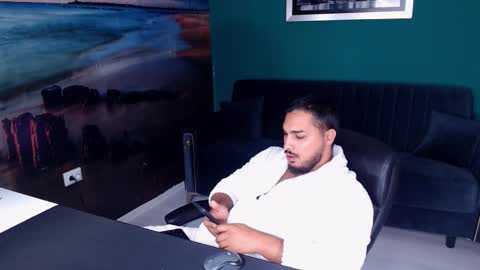 Snapshot of zenobaro chatting on October 16, 7:08 am zenobaro online show from October 16, 7:08 am