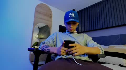 zeus online show from February 13, 4:32 am