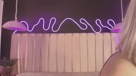 zhally_dee online show from February 25, 8:01 pm