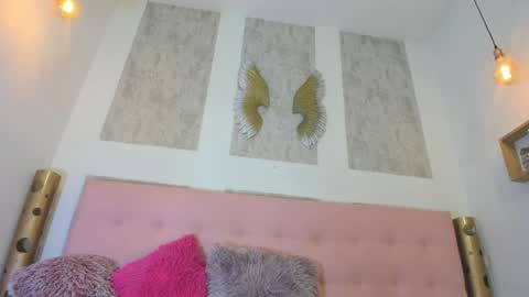 ZHAMIRA  ANDRES online show from September 10, 10:22 pm