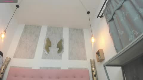 ZHAMIRA  ANDRES online show from February 1, 8:50 pm