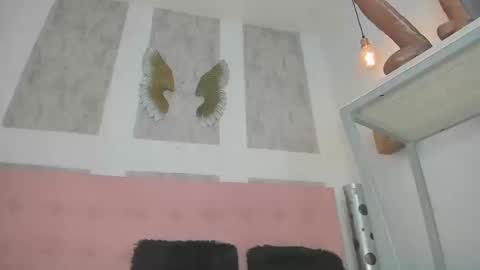 ZHAMIRA  ANDRES online show from March 16, 9:30 pm