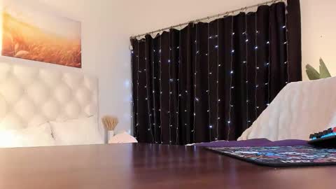 zianichols online show from February 26, 2:59 am