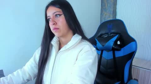 Z O E online show from September 21, 1:04 pm