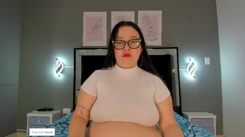 zoe_curvyy online show from June 17, 12:21 pm