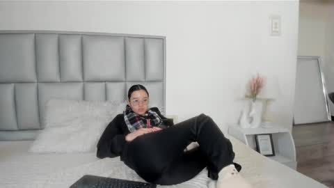 zoe_dear online show from March 15, 10:35 pm