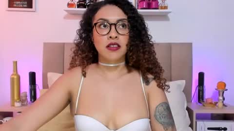 Zoe Gruber online show from December 5, 1:49 am