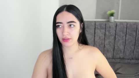 zoe_jones7 online show from November 6, 4:37 am