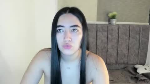 zoe_jones7 online show from December 2, 7:18 am