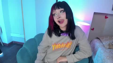 Zoe Lynch online show from June 9, 12:38 pm