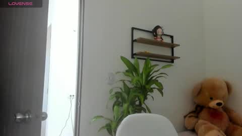 zoe_maddison19 online show from December 17, 6:58 pm