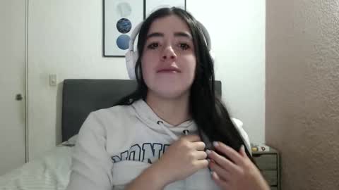 Snapshot of zoe_mill33r chatting on January 9, 3:47 am Zoe online show from January 9, 3:47 am