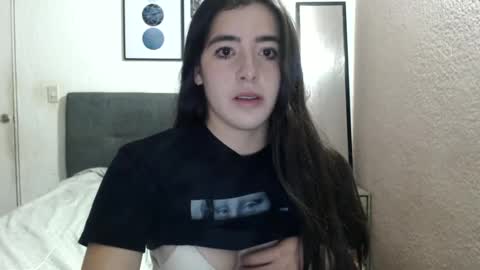 Snapshot of zoe_mill33r chatting on February 6, 4:10 am Zoe online show from February 6, 4:10 am