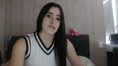 Snapshot of zoe_mill33r chatting on September 21, 4:33 pm Zoe online show from September 21, 4:33 pm