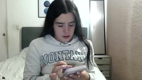 Snapshot of zoe_mill33r chatting on February 27, 4:02 am Zoe online show from February 27, 4:02 am