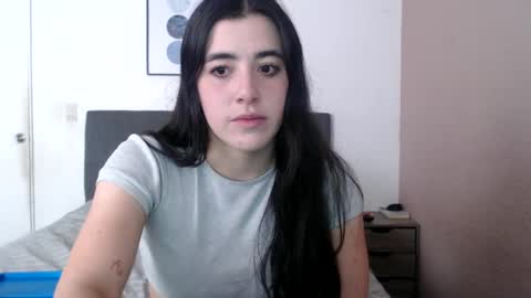 Snapshot of zoe_mill33r chatting on December 12, 8:43 pm Zoe online show from December 12, 8:43 pm